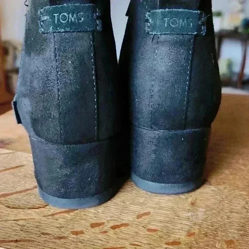Tom's black zip up wedge ankle boots size 4 - Picture 6 of 7